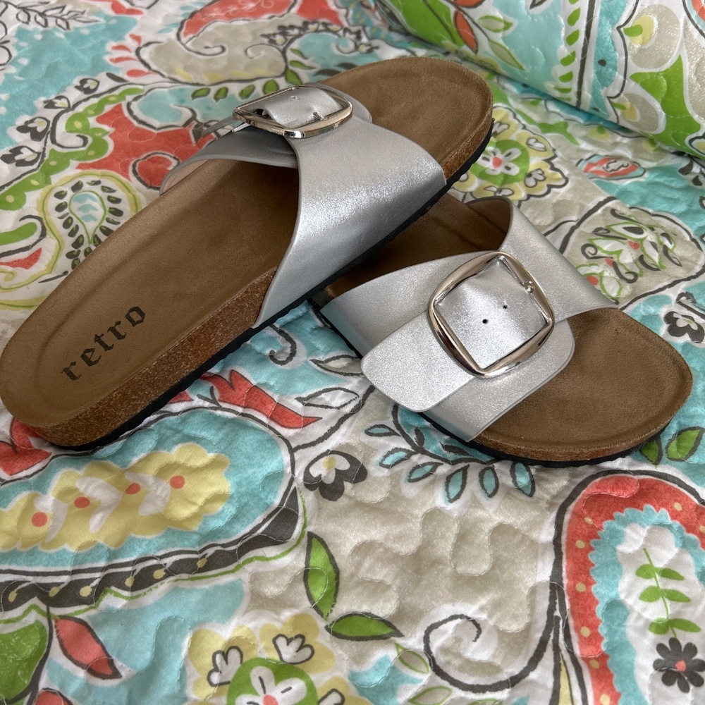 Retro Sandals - Picture 2 of 4